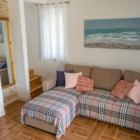 Julia 16 People Guest house