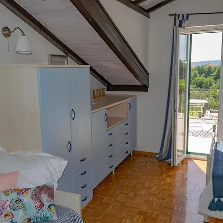 Guest house Julia 16 People *