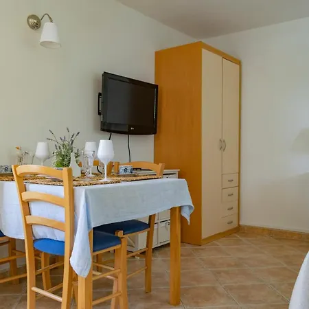 Julia 16 People Guest house Milna (Brac)