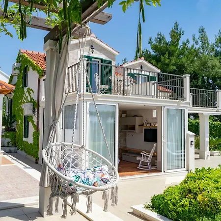 Julia 16 People Guest house Milna (Brac)