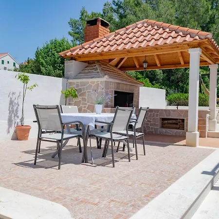 Guest house Julia 16 People Milna (Brac)