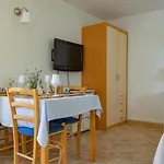 Julia 16 People Gasthof Milna (Brac)