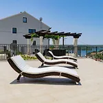 Julia 16 People Gasthof Milna (Brac)