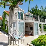 Julia 16 People Gasthof Milna (Brac)