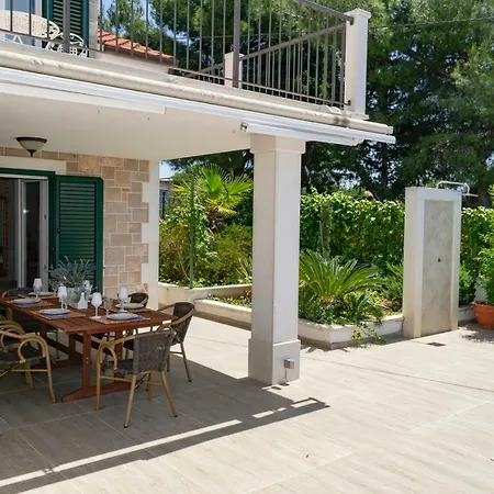 بيت ضيافة Julia 16 People ميلنا