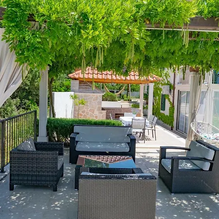 ゲストハウス Julia 16 People *