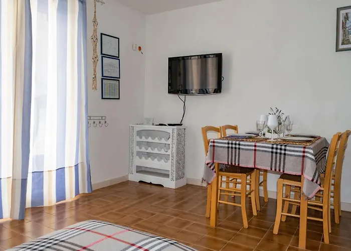 Julia 16 People Milna (Brac)