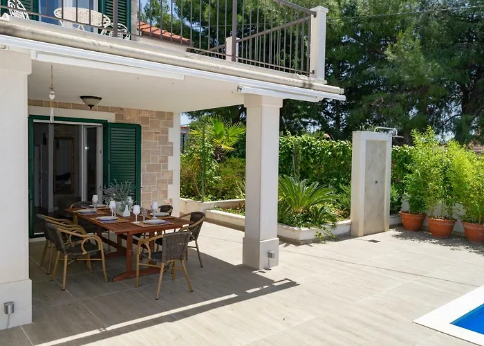 Gasthof Julia 16 People Milna (Brac)